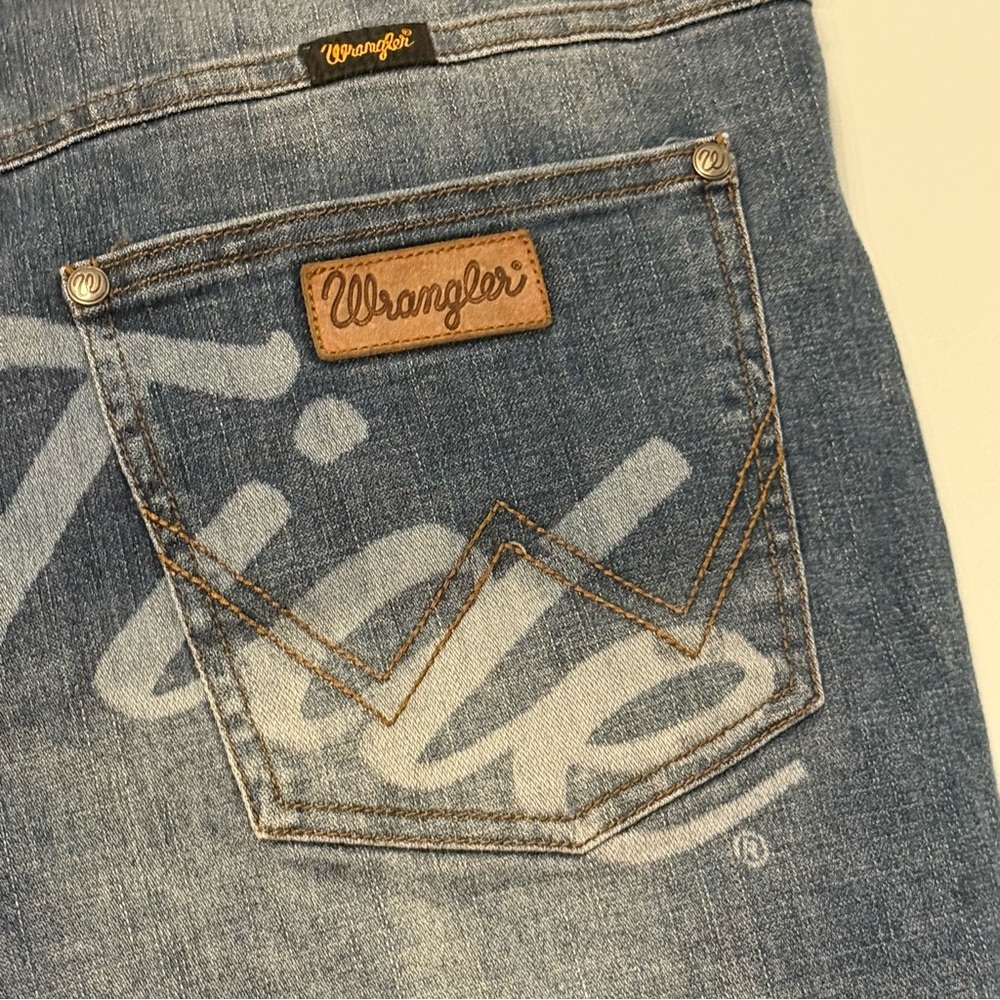 🏈 Wrangler Roll Tide Alabama Denim Cutoff Shorts Size 13 - Picture 2 of 8